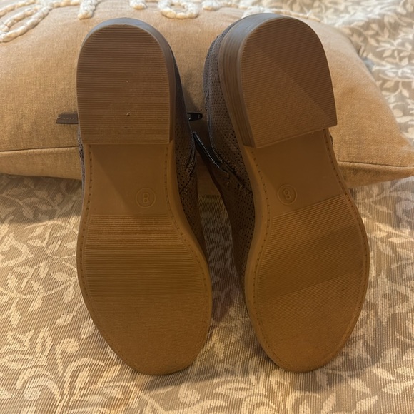 Universal Thread Booties 8 - Picture 2 of 2